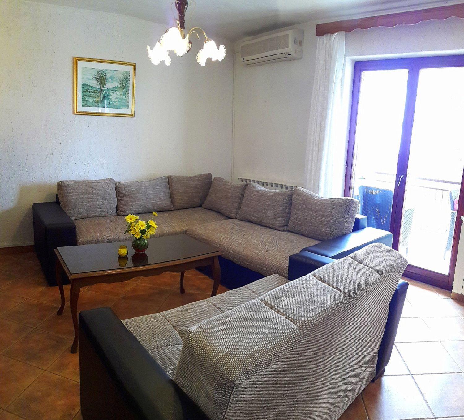 Ferienwohnung Mit Wlan, Klima, Parkplatz, Grill Und Grossem Garten Zum Fussball Spielen Gajana Luaran gambar