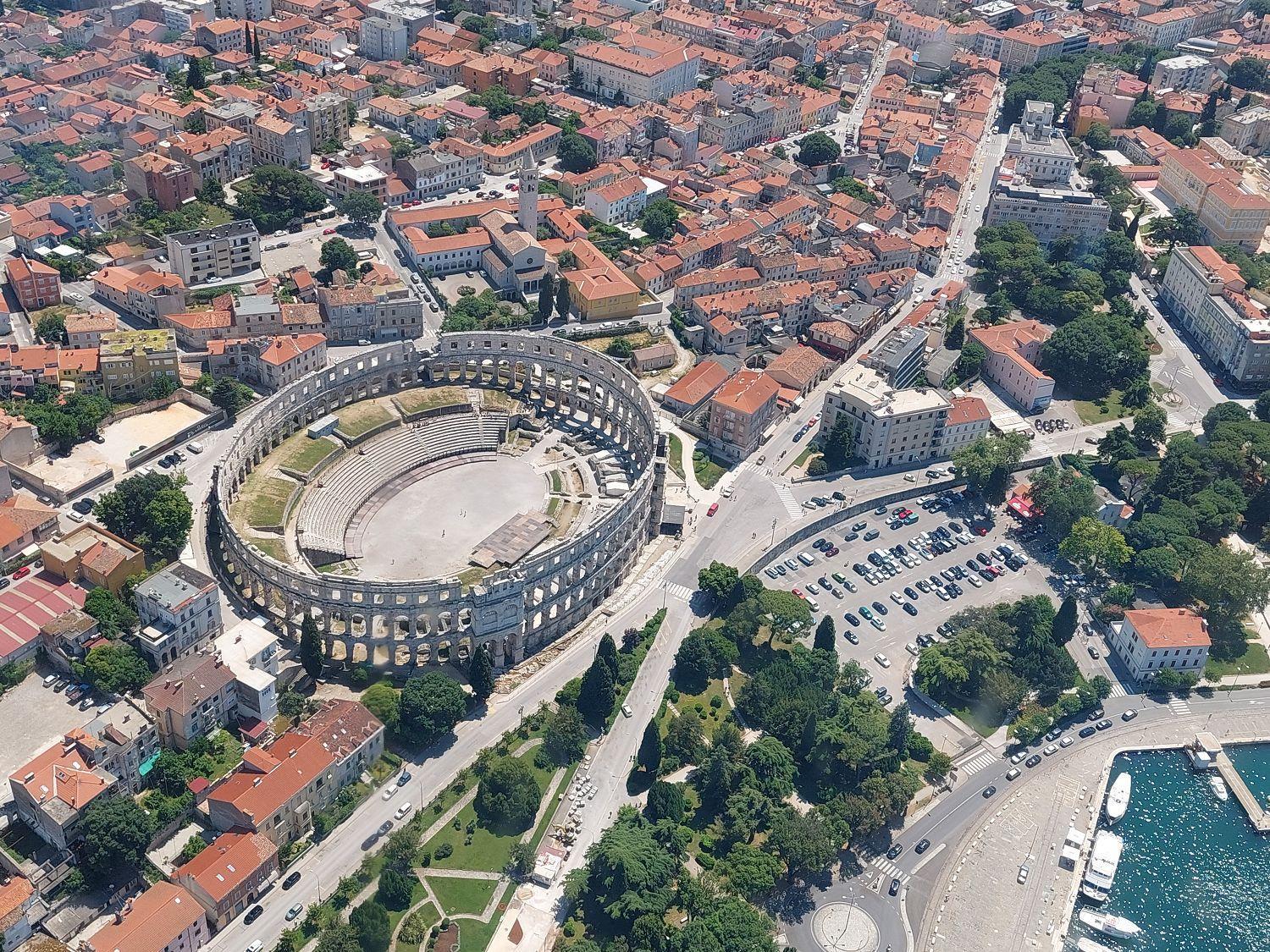 Ferienwohnung Mit Wlan, Klima, Parkplatz, Grill Und Grossem Garten Zum Fussball Spielen Gajana Luaran gambar